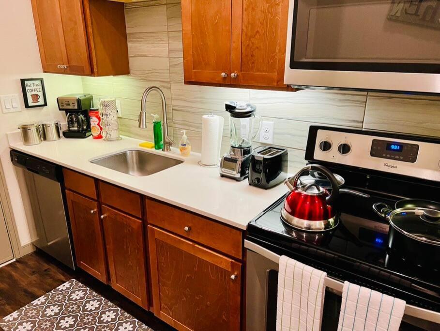 Apto 1 Bed - Kitchen - Free Parking Apartamento Houston Exterior foto